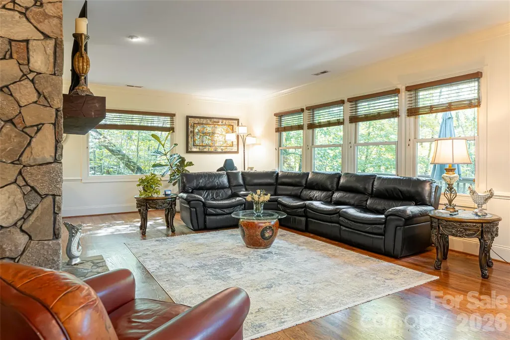 75 Cougar Lane Saluda NC 28773