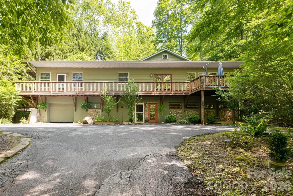 75 Cougar Lane Saluda NC 28773