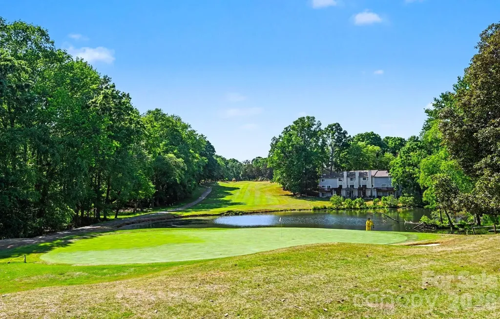 8005 Horse Chestnut Lane Charlotte NC 28277