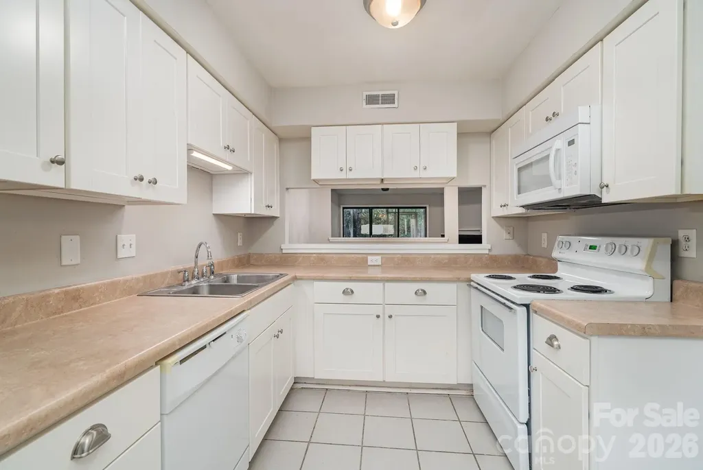 8005 Horse Chestnut Lane Charlotte NC 28277