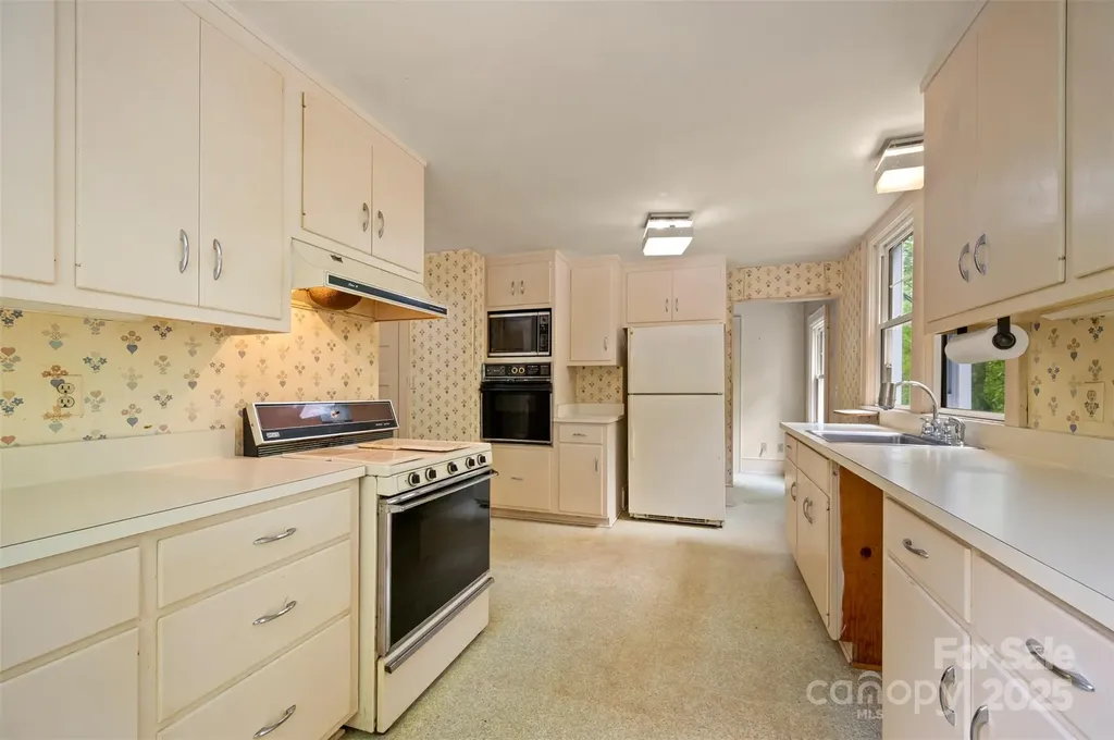 93 Villa Barbara Lane Tryon NC 28782