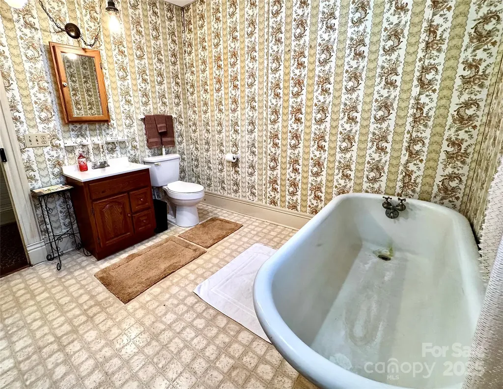 4689 Lakeview Acres Road Valdese NC 28690