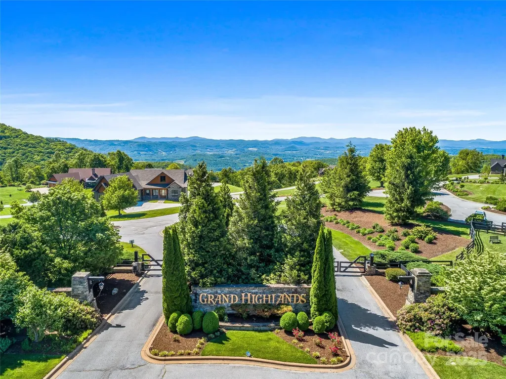99999 Snow Ridge Drive Hendersonville NC 28792