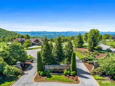 99999 Snow Ridge Drive Hendersonville NC 28792