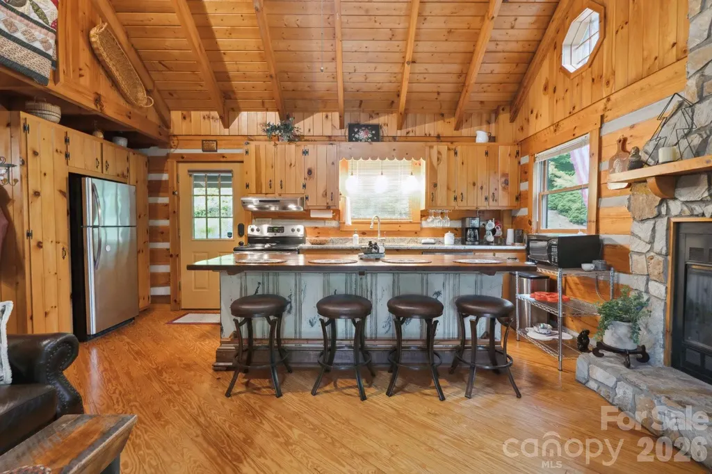 710 River Hills Road Lansing NC 28643
