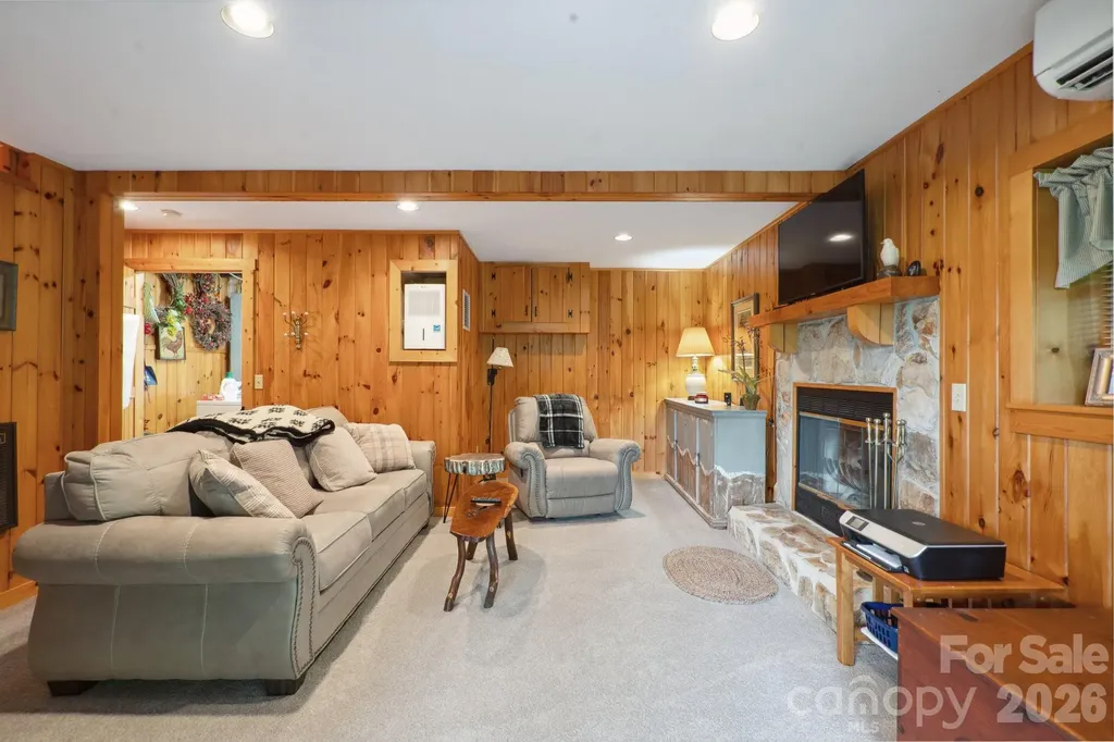 710 River Hills Road Lansing NC 28643