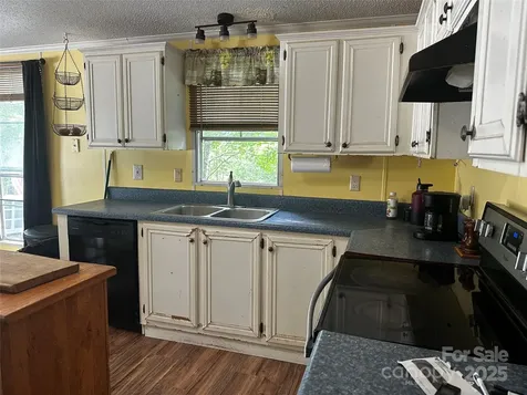 193 Green Cove Road Bakersville NC 28705