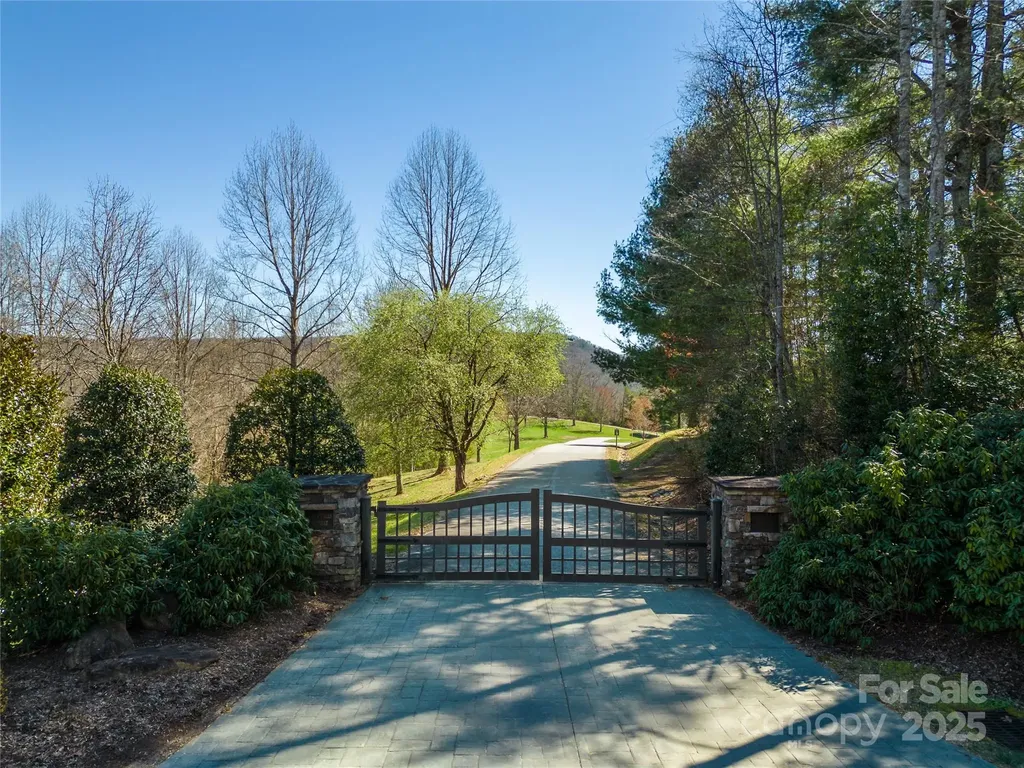 132 Overlook Park Drive Hendersonville NC 28792