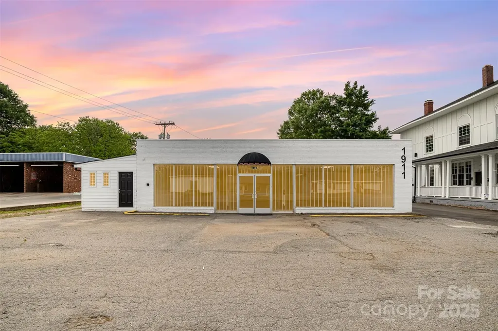 1911 E Ozark Avenue Gastonia NC 28054