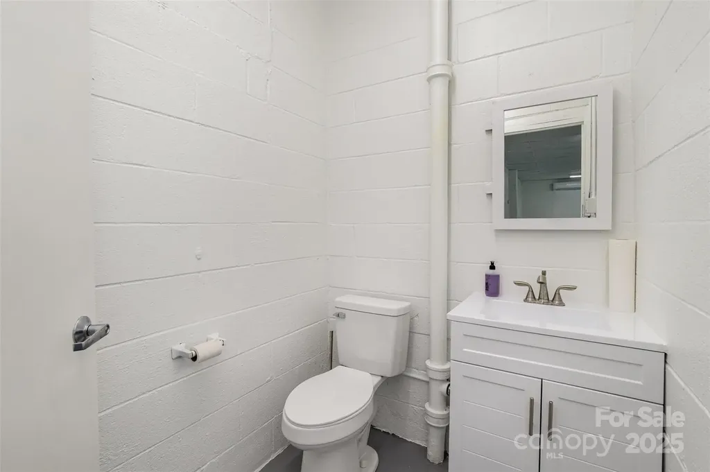 1911 E Ozark Avenue Gastonia NC 28054