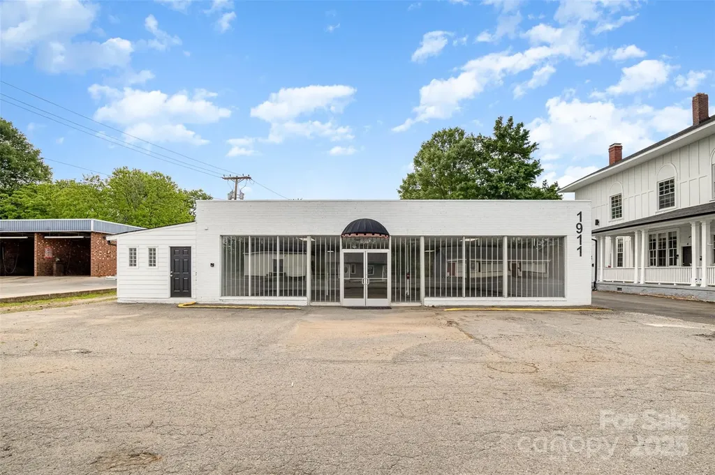 1911 E Ozark Avenue Gastonia NC 28054