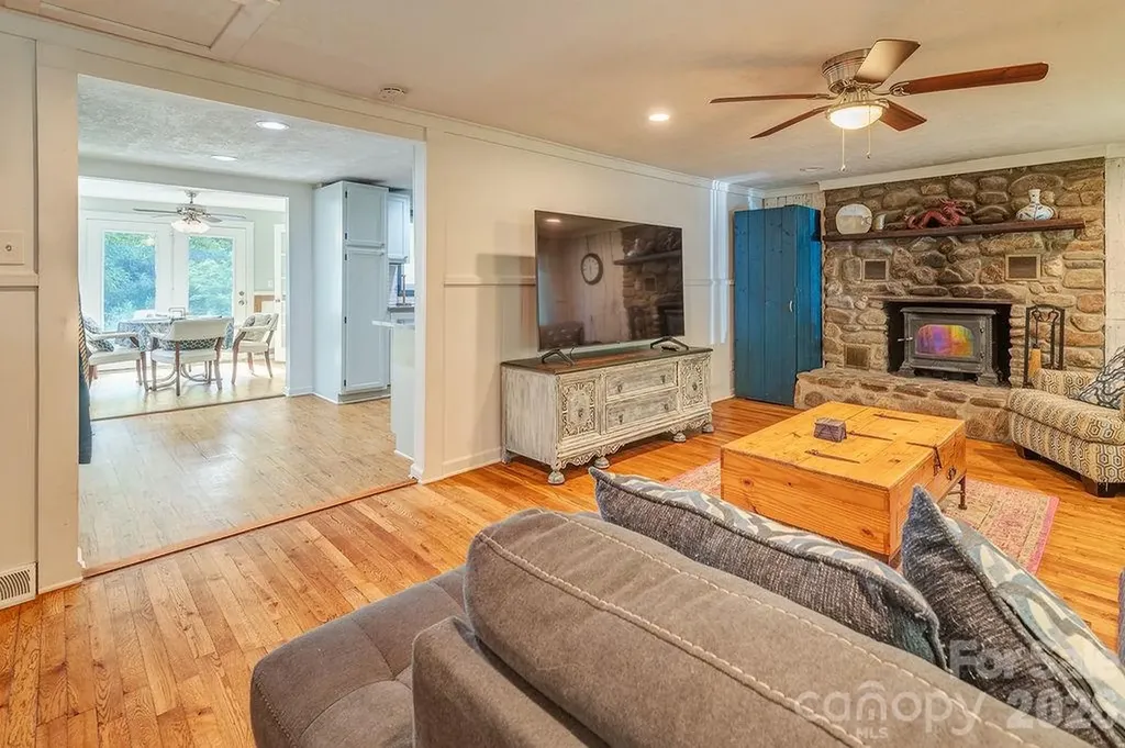 2143 Pisgah Highway Candler NC 28715