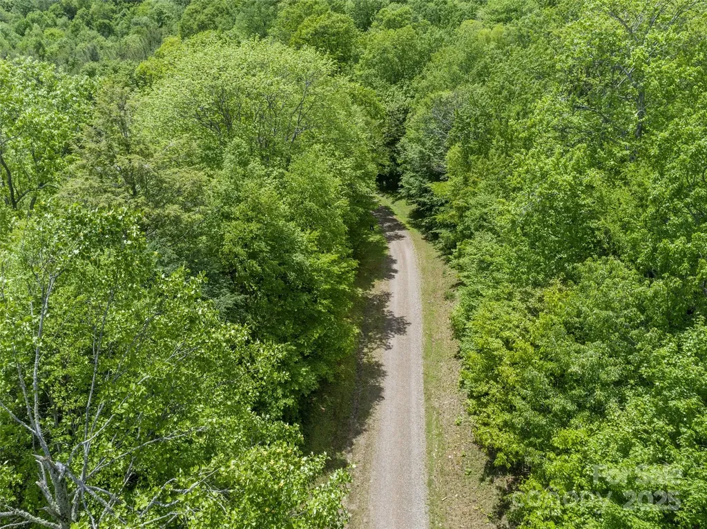 000 N Ridge Runner Road Burnsville NC 28714