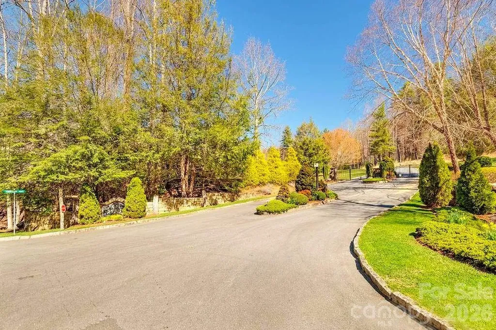 9999 Red Bud Lane Laurel Park NC 28739