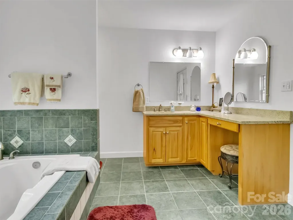 1592 Piney Hill Road Burnsville NC 28714