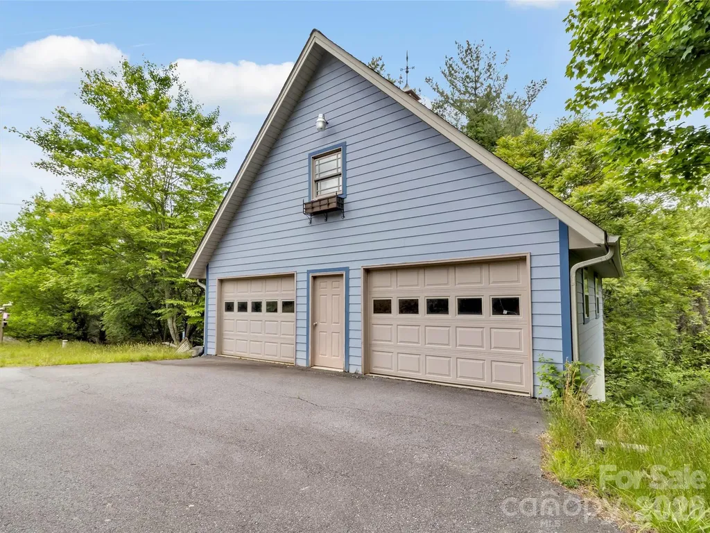 1592 Piney Hill Road Burnsville NC 28714