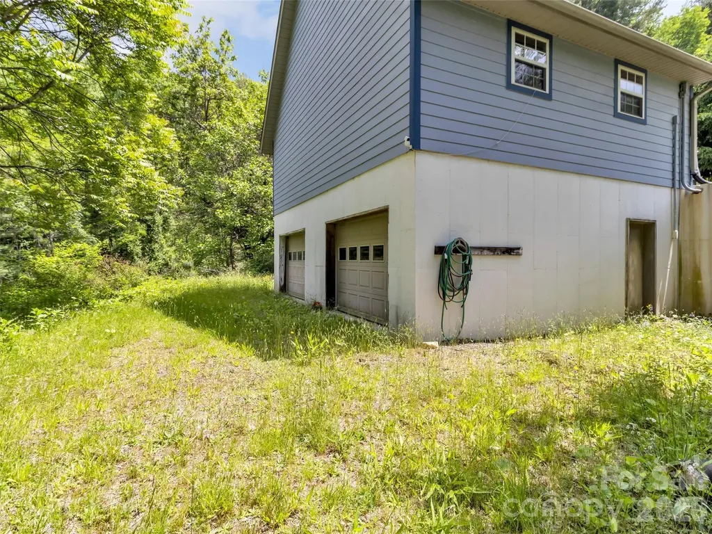 1592 Piney Hill Road Burnsville NC 28714
