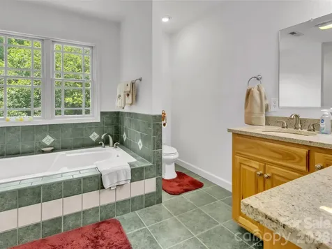 1592 Piney Hill Road Burnsville NC 28714