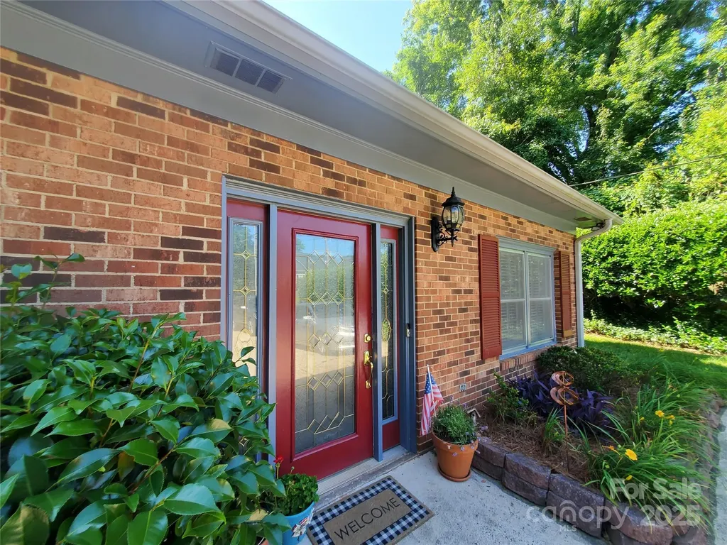 2104 Farmbrook Drive Statesville NC 28625