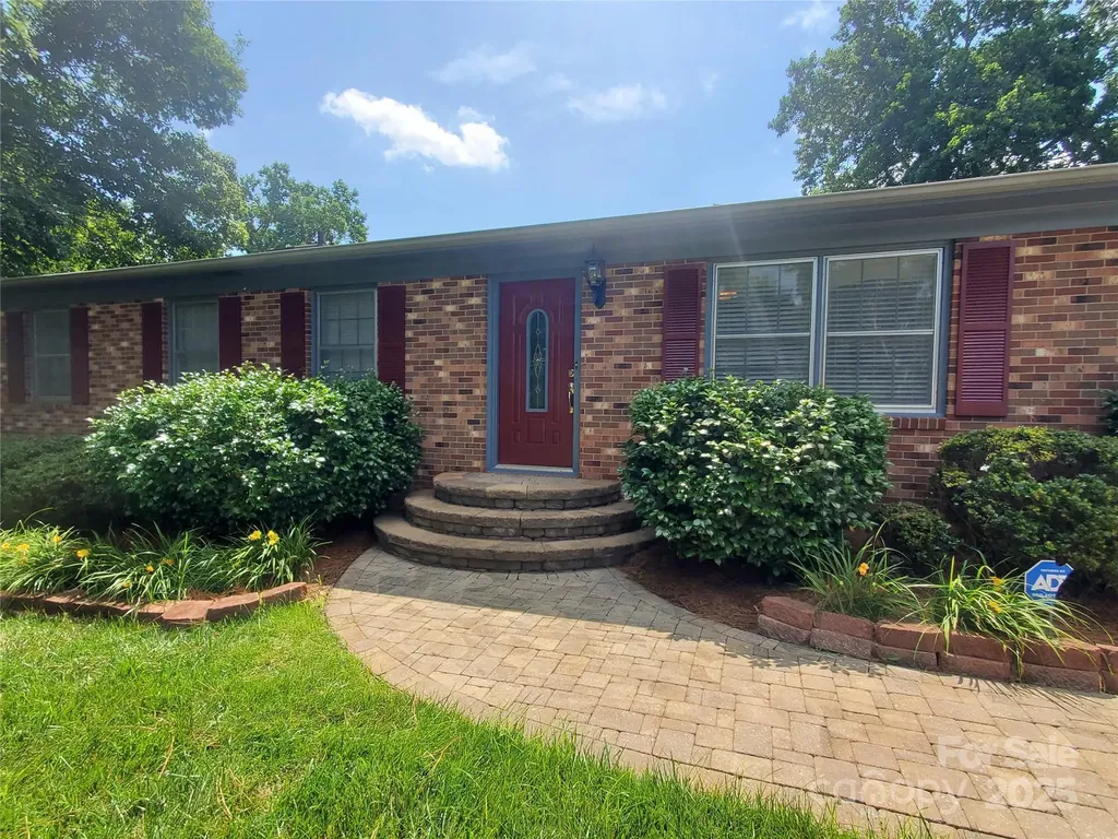 2104 Farmbrook Drive Statesville NC 28625