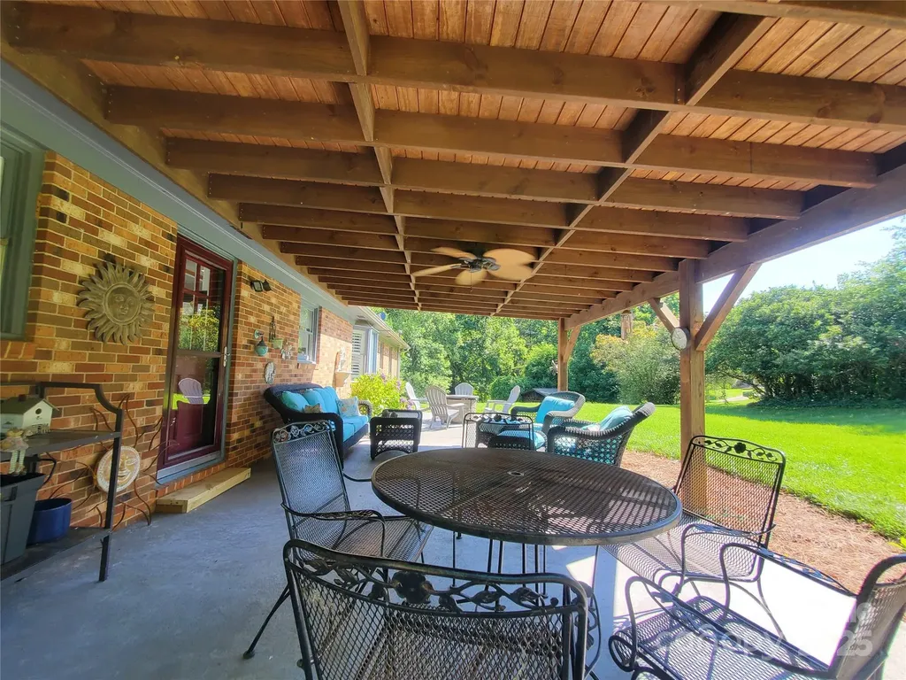 2104 Farmbrook Drive Statesville NC 28625