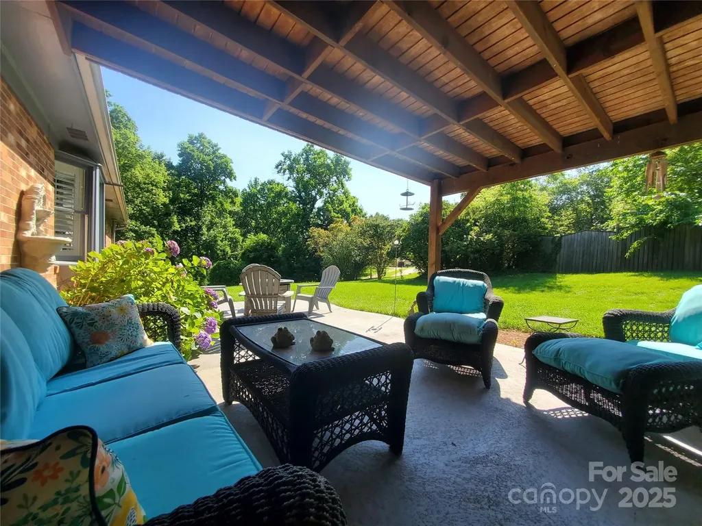 2104 Farmbrook Drive Statesville NC 28625