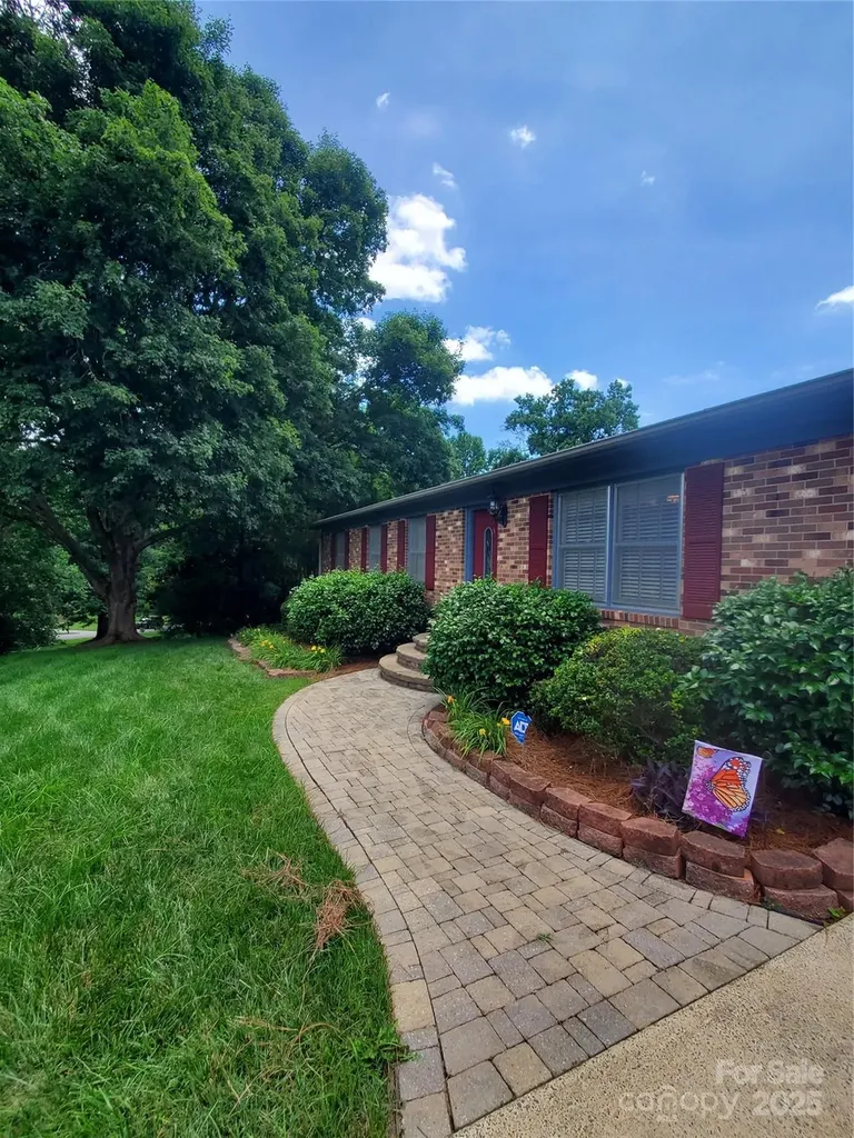 2104 Farmbrook Drive Statesville NC 28625