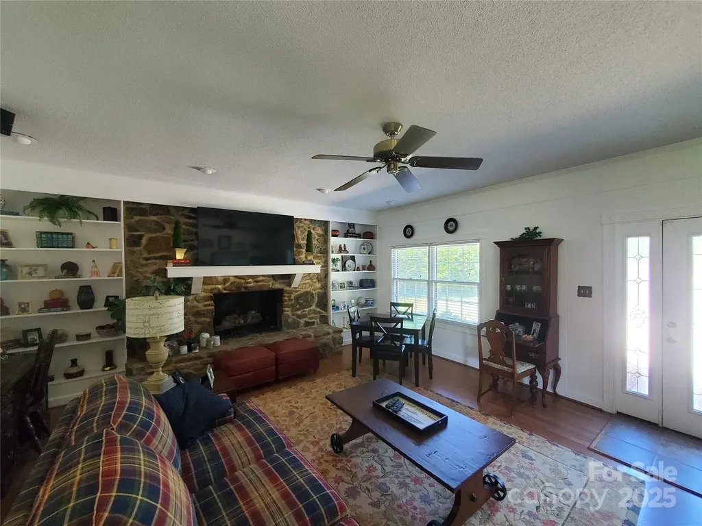 2104 Farmbrook Drive Statesville NC 28625