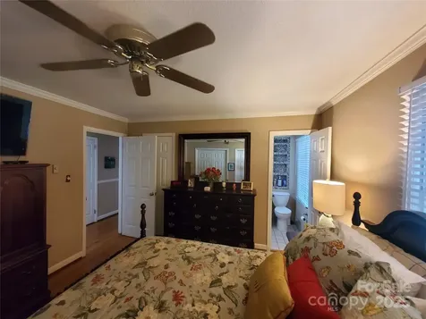2104 Farmbrook Drive Statesville NC 28625