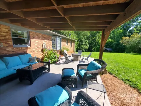 2104 Farmbrook Drive Statesville NC 28625