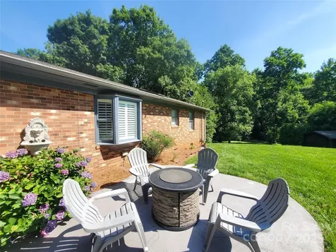 2104 Farmbrook Drive Statesville NC 28625