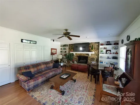 2104 Farmbrook Drive Statesville NC 28625