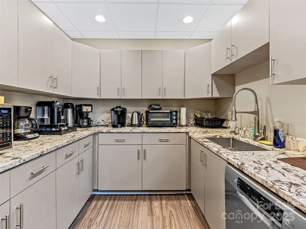 401 N Main Street Hendersonville NC 28792