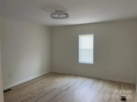 39 E White Street Chester SC 29706
