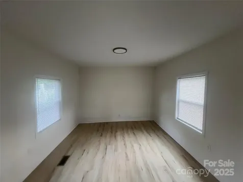 39 E White Street Chester SC 29706