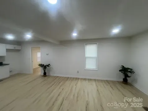 39 E White Street Chester SC 29706