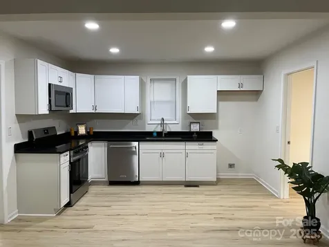 39 E White Street Chester SC 29706
