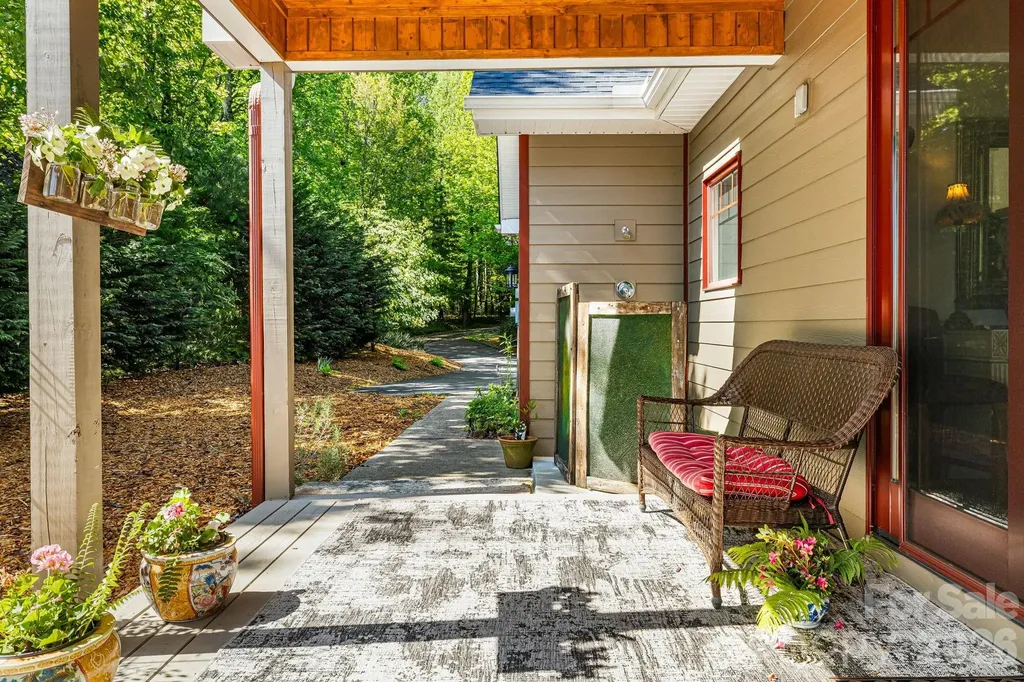 411 Alta Circle Hendersonville NC 28739