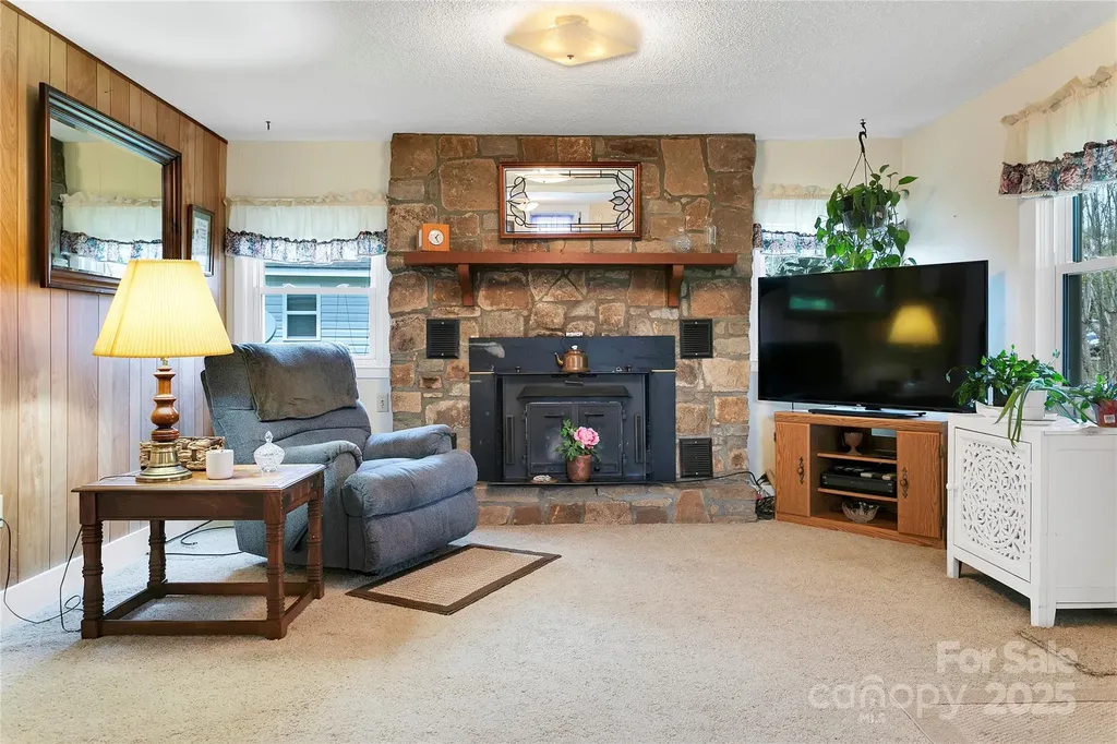 128 Summit Avenue Brevard NC 28712