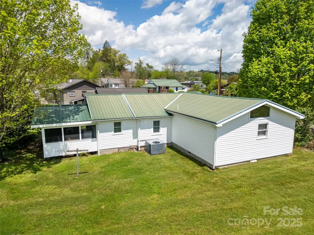 128 Summit Avenue Brevard NC 28712