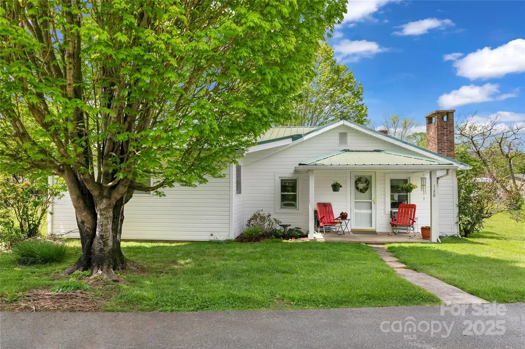 128 Summit Avenue Brevard NC 28712