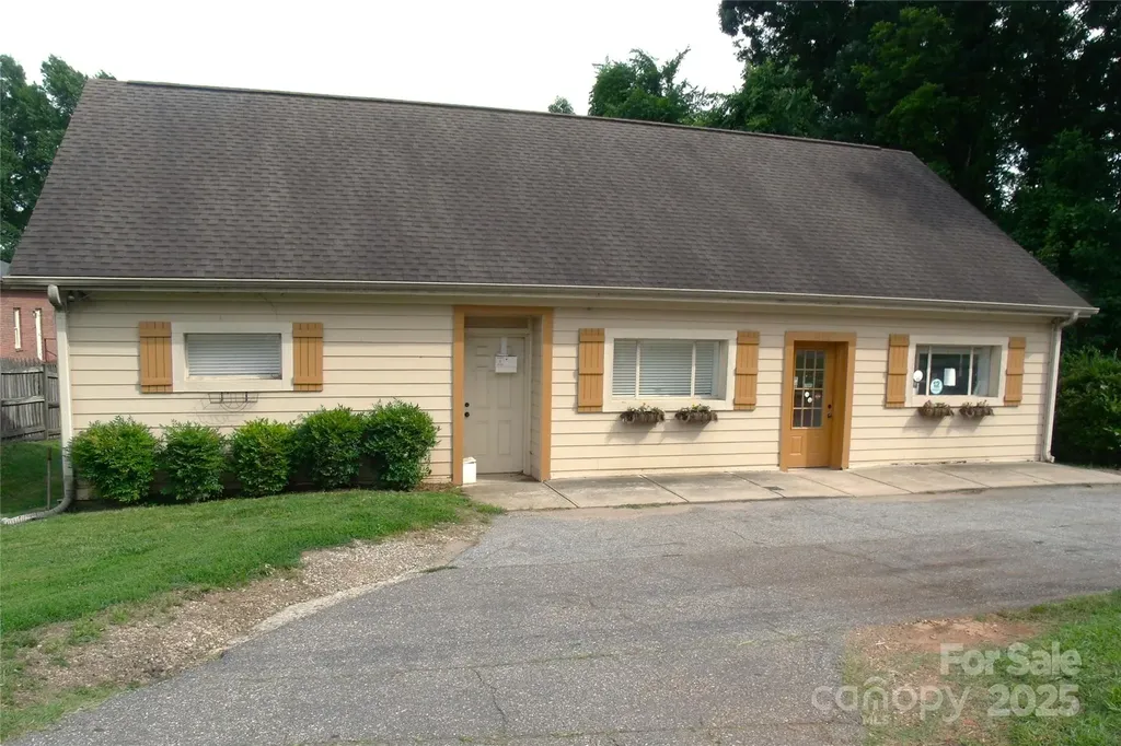 1512 Davie Avenue Statesville NC 28677