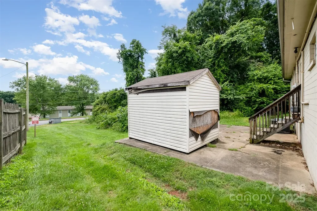 1512 Davie Avenue Statesville NC 28677