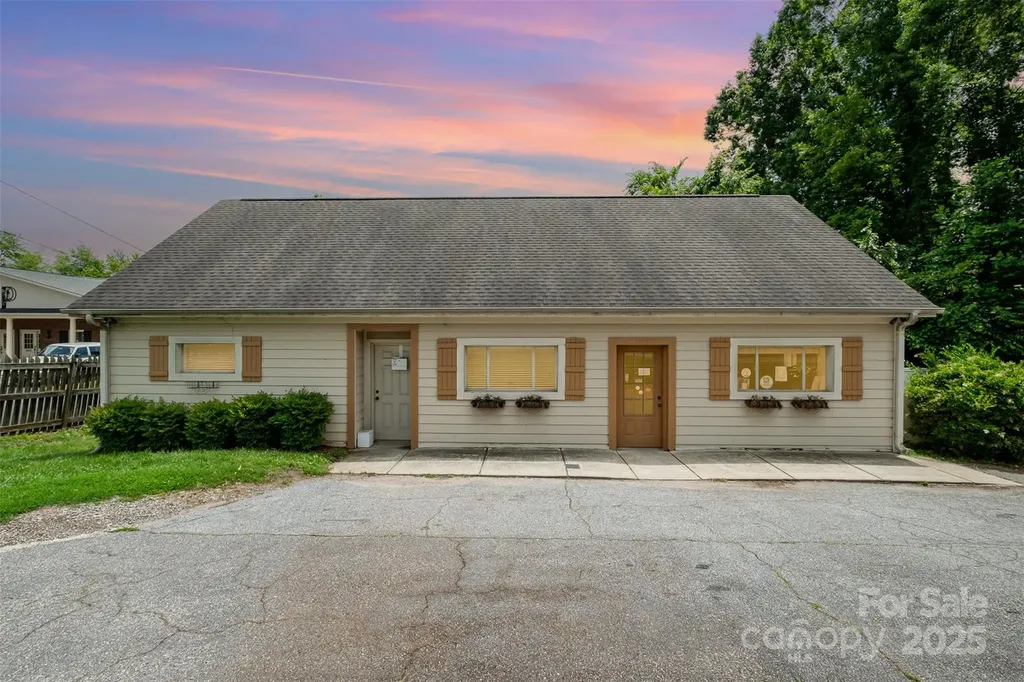 1512 Davie Avenue Statesville NC 28677