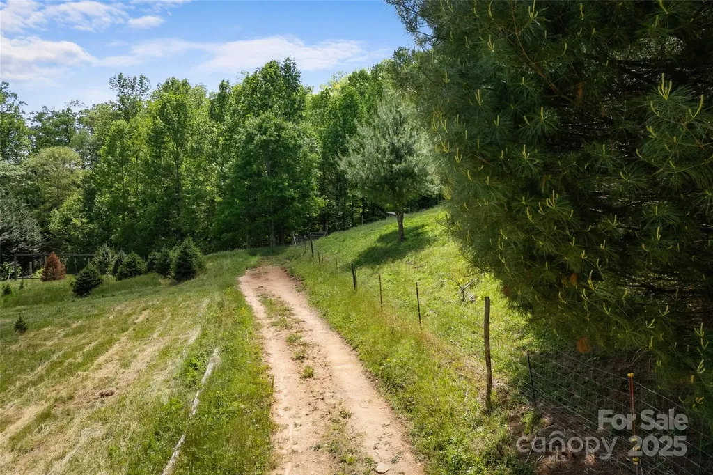 1557 Shoal Creek Road Balsam Grove NC 28708