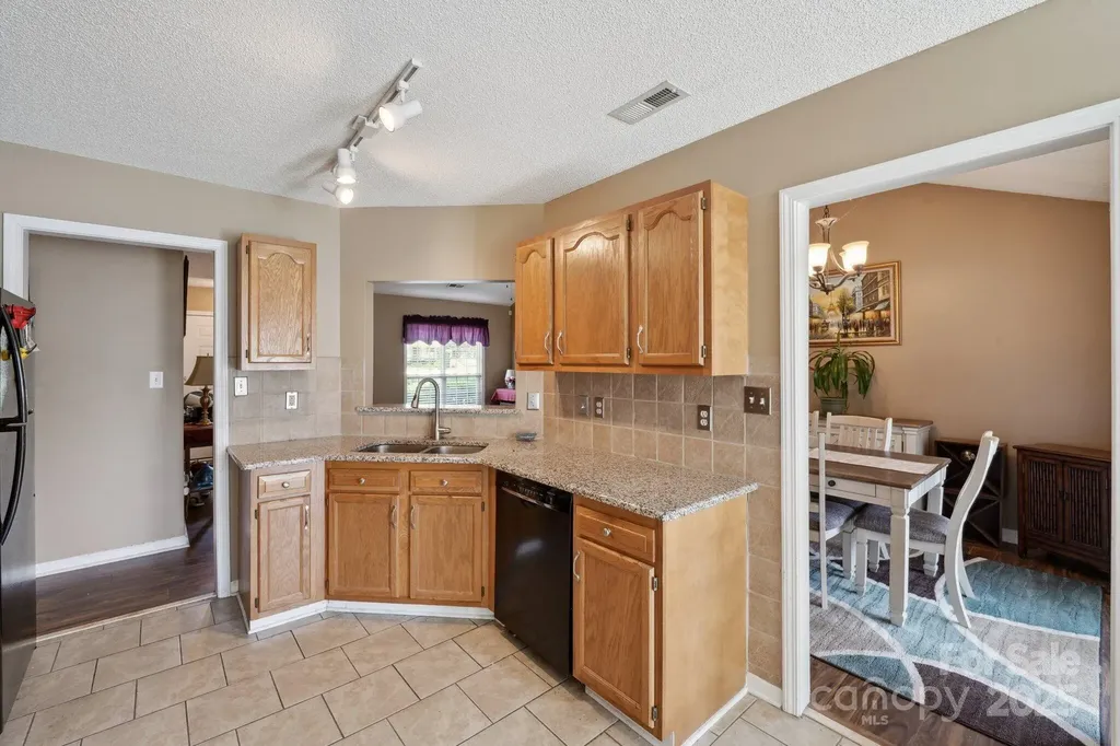 8105 Castlemaine Drive Matthews NC 28104