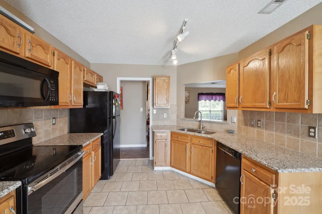 8105 Castlemaine Drive Matthews NC 28104