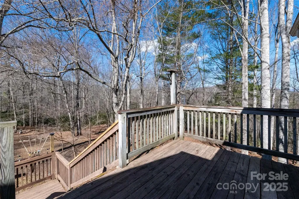 120 Powderhorn Drive Burnsville NC 28714