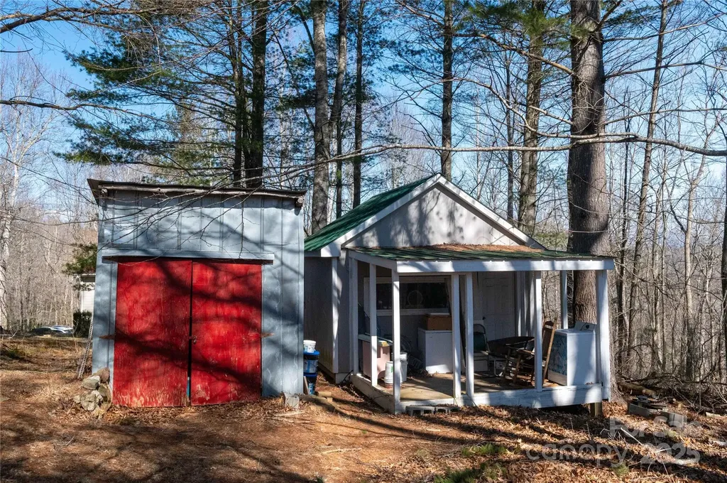 120 Powderhorn Drive Burnsville NC 28714