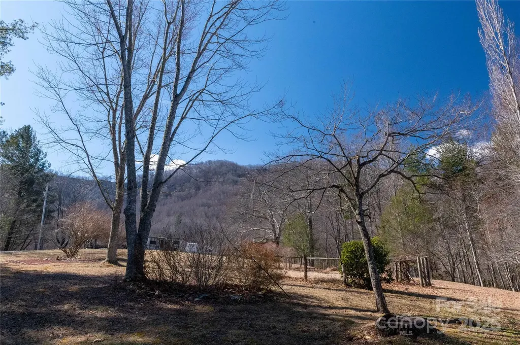 120 Powderhorn Drive Burnsville NC 28714